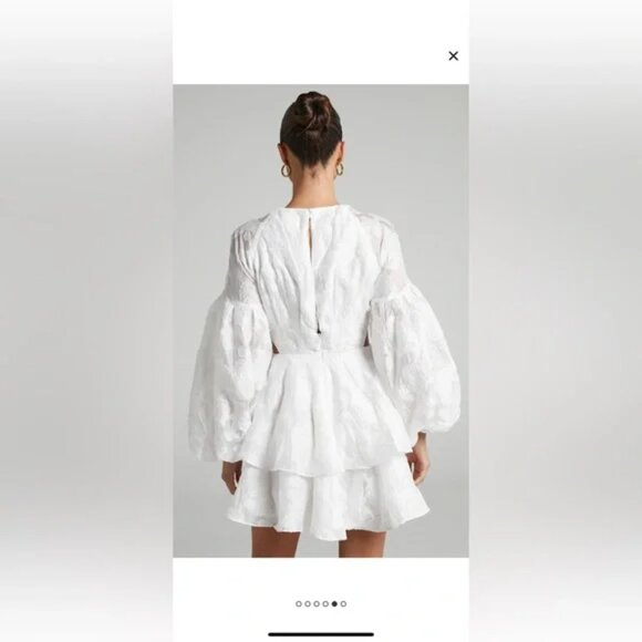 Showpo Allea Tiered Mini Dress, deep V-neck, balloon sleeves, tiered skirt, Sz 8 - Picture 4 of 4